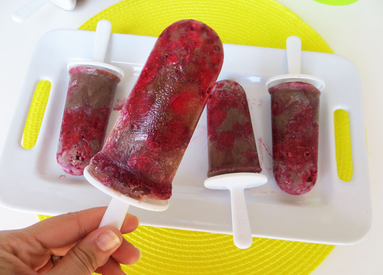 raspberry-and-chocolate-popsicles